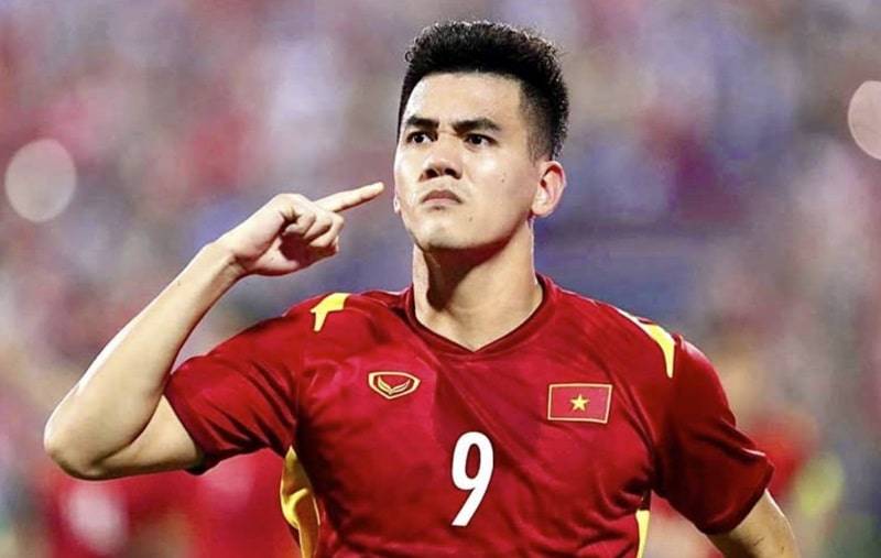 Sự nghiệp của Nguyến Tiến Linh như thế nào