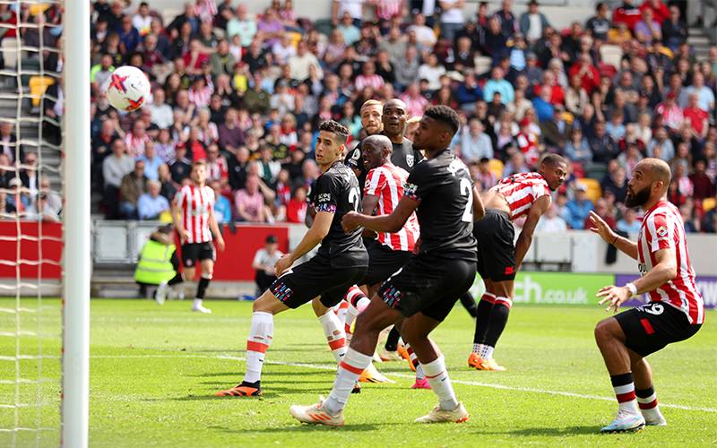 Soi kèo West Ham vs Brentford 03h00 ngày 27/2/2024